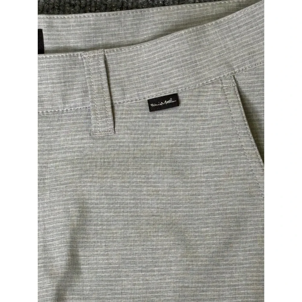 Travis Mathew Men's Size 32 Gray Striped Performance‎ Golf Shorts